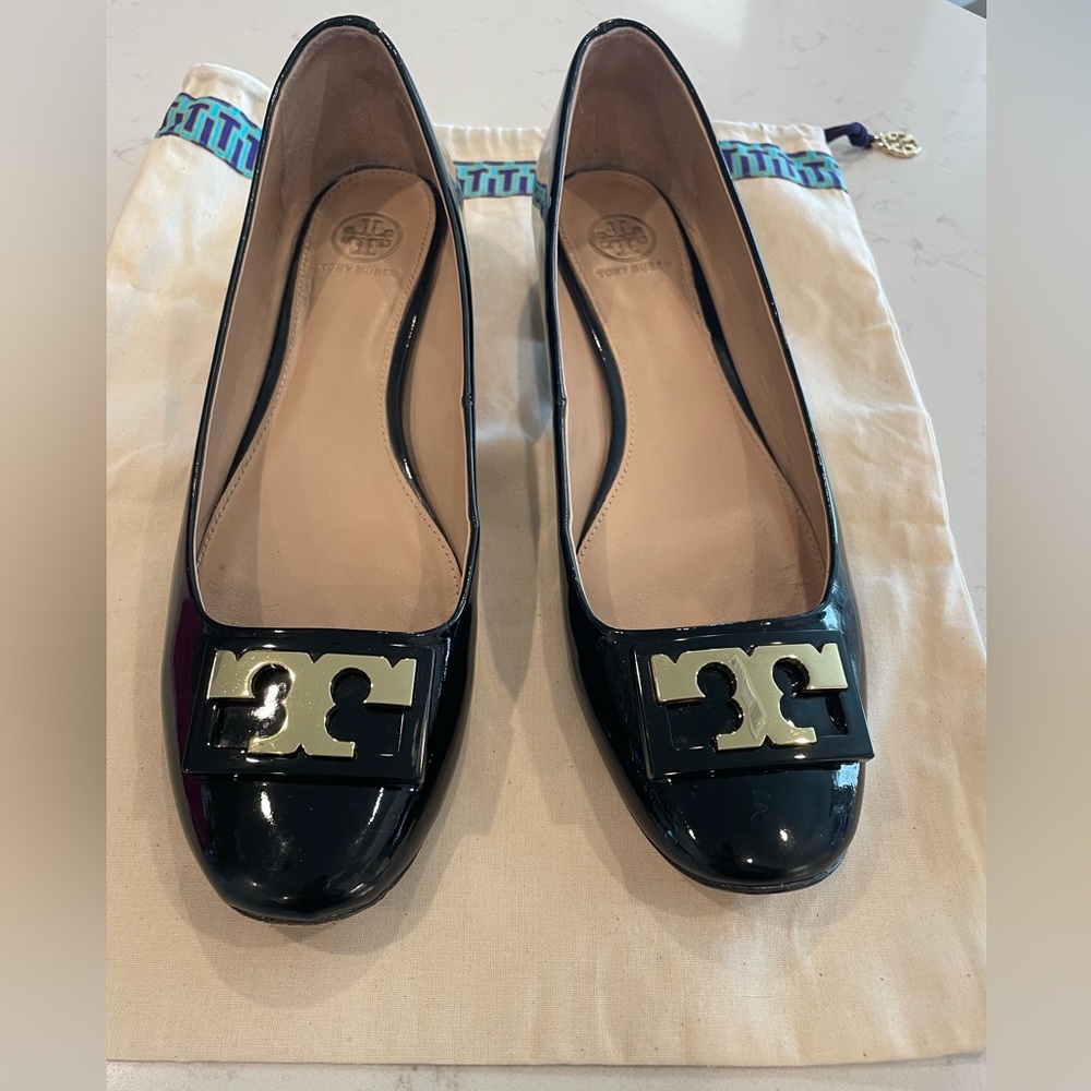 Am selling because I got one as a gift after ordering this.